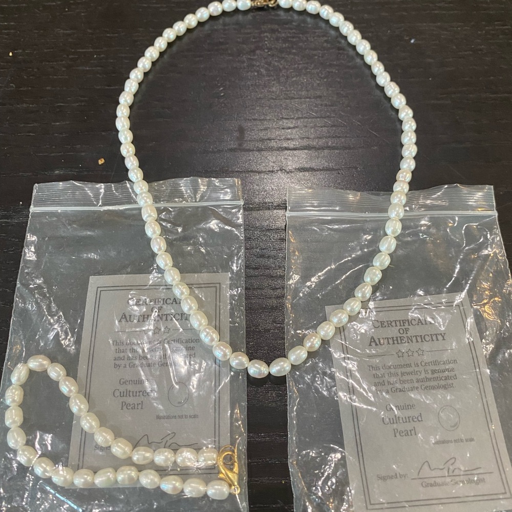 Elegant Pearl Necklace and Bracelet Set
